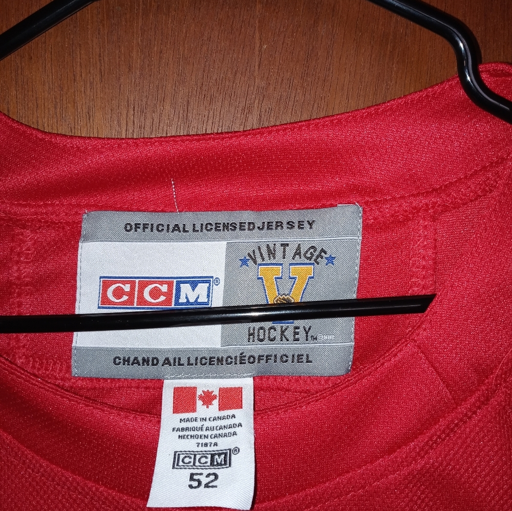 Free Shippin#9 Gordie Howe jersey size L.. you wear same design worn by the pro. - Picture 8 of 10